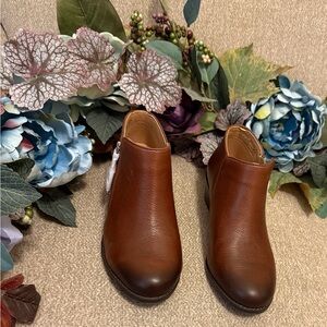 Vionic Mocha Brown Leather Women's Ankle Booties, New, Size 6M